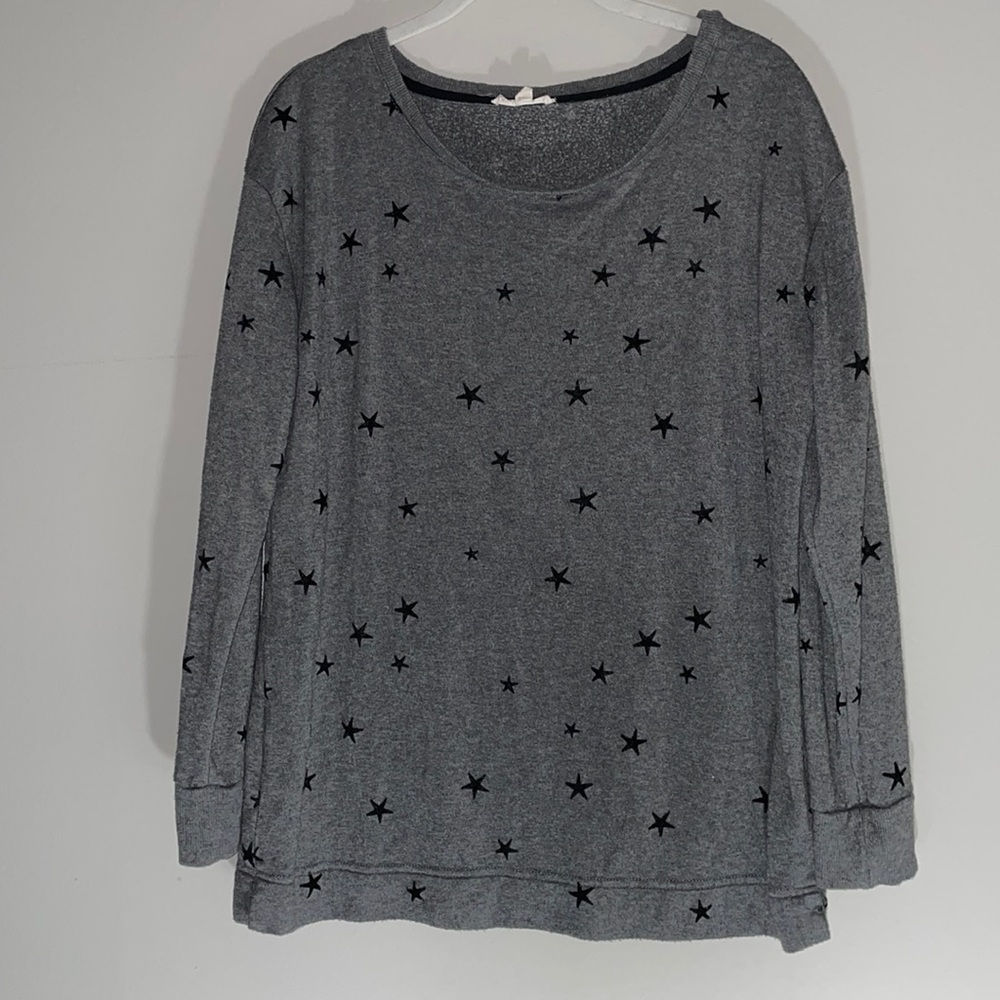 GRAY SCOOP NECK STAR PATTERN LONG SLEEVE TOP